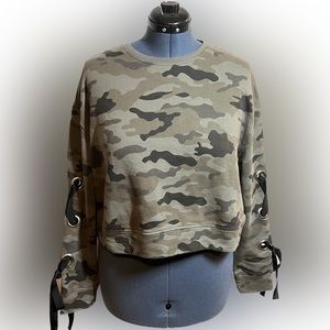 DesignLab Camo Top with ribbon tied sleeves, cropped style